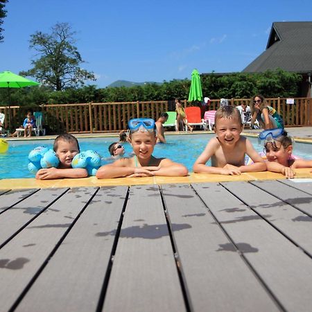 מורול Cabane Lodge Domaine Du Lac Chambon מראה חיצוני תמונה